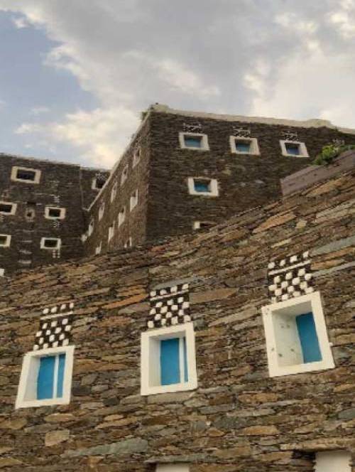 تأثيث وتنفيذ مشاريع من الطراز التراثي العسيري